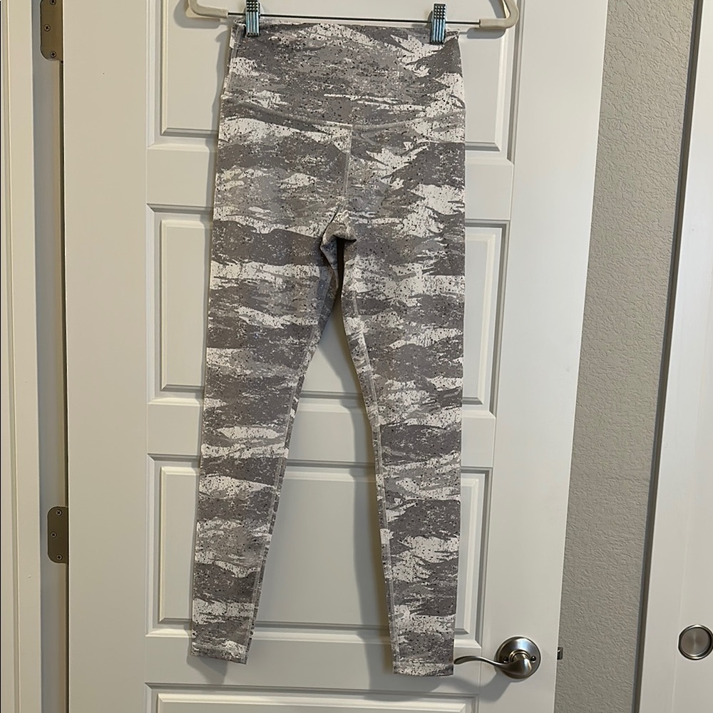 Glyder Gray and White Patterned Leggings